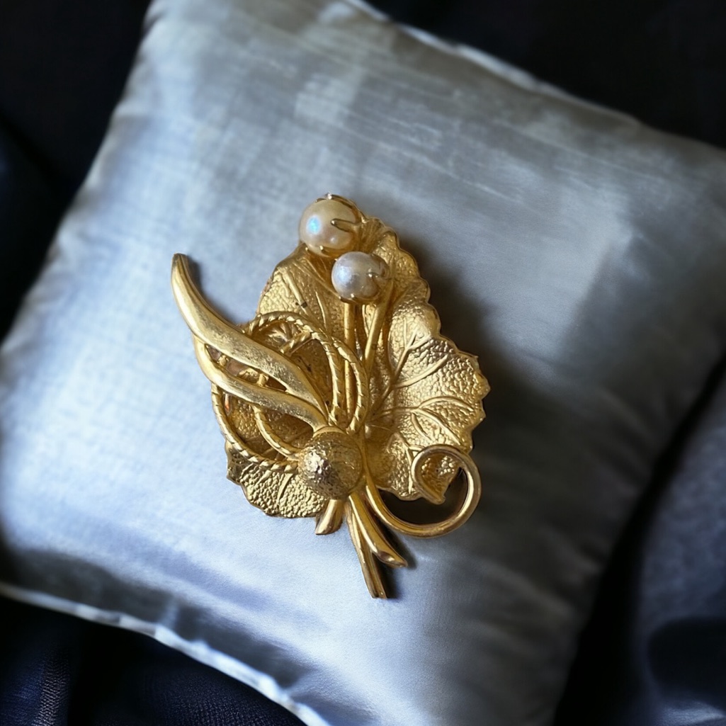 Gold Tone Vintage Pearl Leaf Brooch